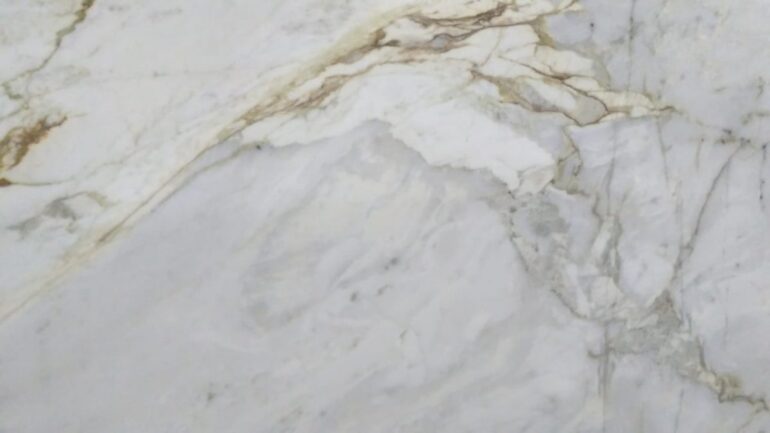 Marmore Branco Parana Mármore, Granito ou Quartzito? O Guia Definitivo para Escolher a Rocha Ideal para o Seu Projeto